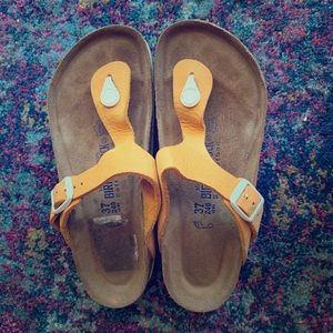 Birkenstock Gizeh Leather Softbed Sandals